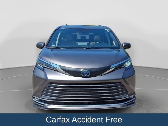 Used 2021 Toyota Sienna XLE FWD image 3