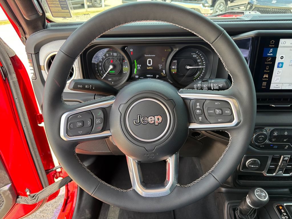 Used 2025 Jeep Wrangler Unlimited Sahara w/ Safety Group AWD/4WD image 18
