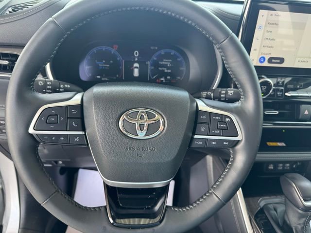 Used 2023 Toyota Highlander Limited image 13