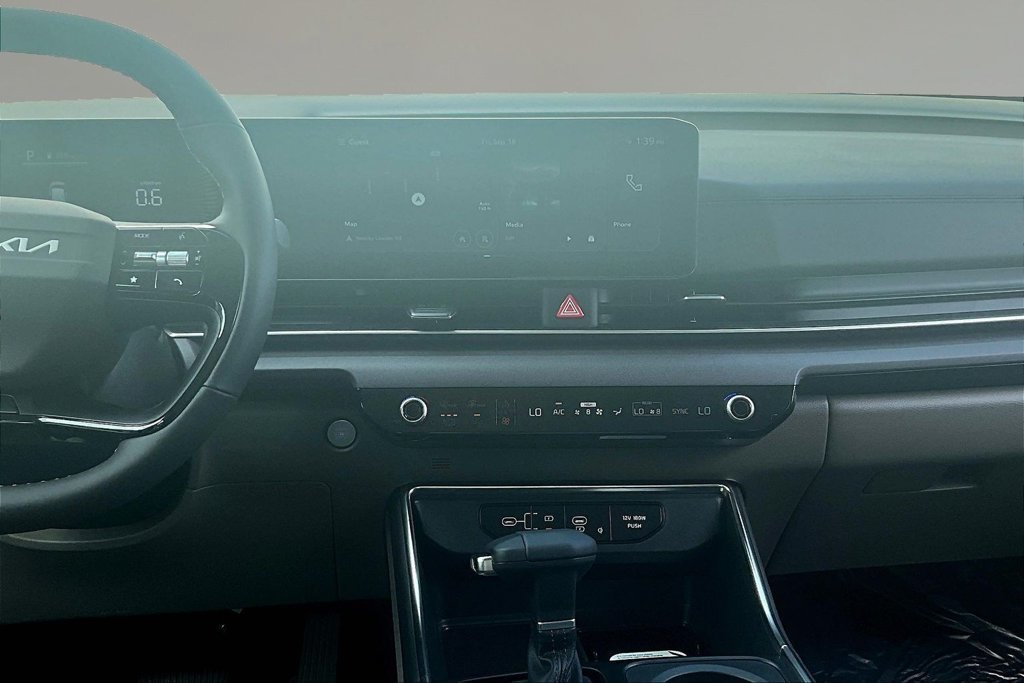 New 2027 Kia Carnival EX FWD image 6