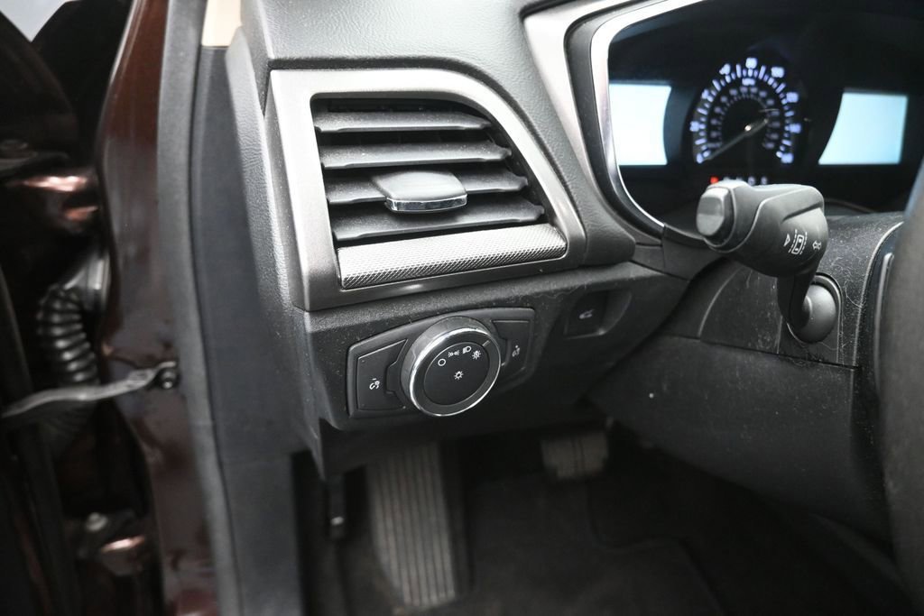 Used 2019 Ford Fusion SE FWD image 13