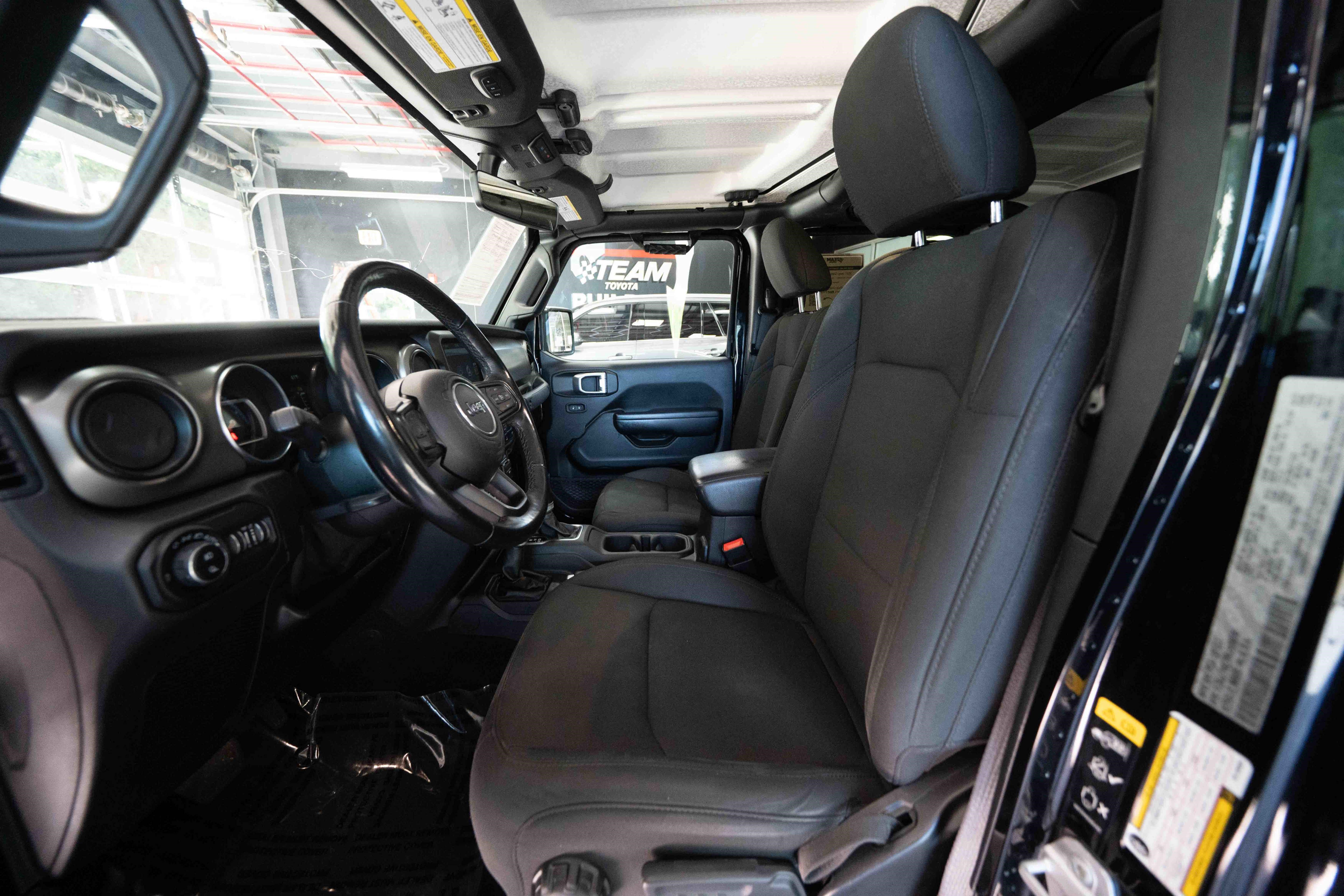 Used 2021 Jeep Gladiator Sport AWD/4WD image 9