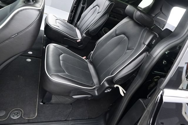 Used 2026 Chrysler Pacifica Limited FWD image 14