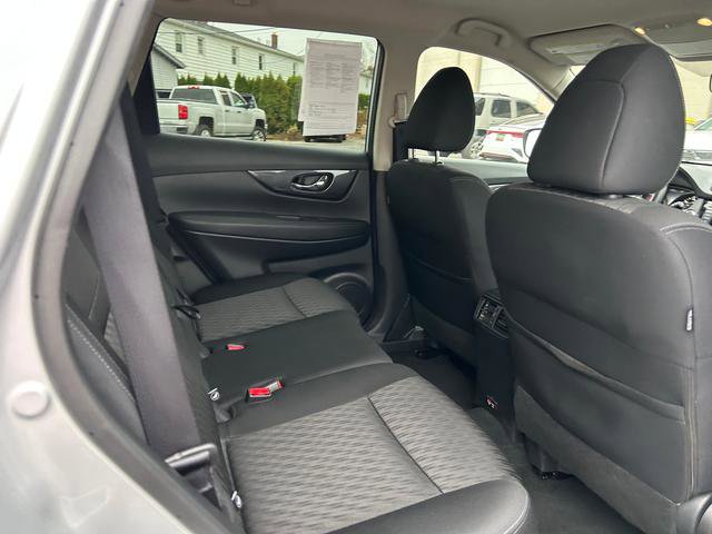 Used 2020 Nissan Rogue SV image 23