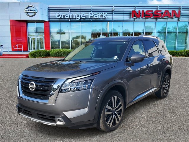 Used 2023 Nissan Pathfinder Platinum image 4