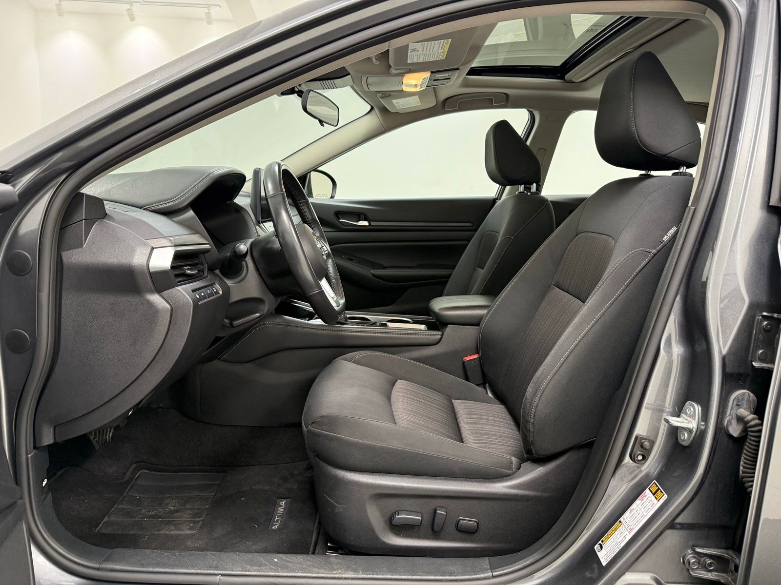 Used 2024 Nissan Altima 2.5 SV w/ SV Premium Package image 14