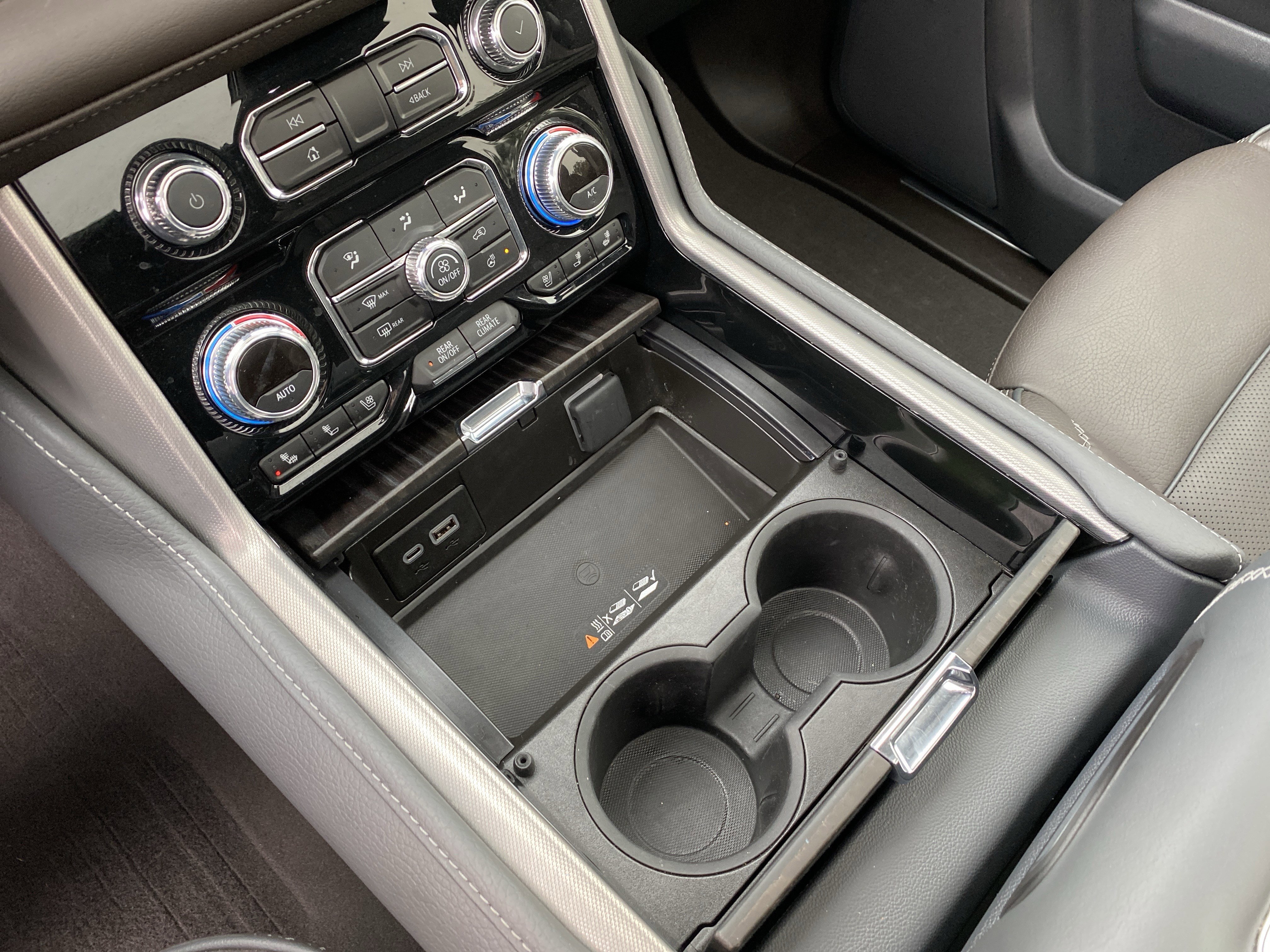 Used 2024 GMC Yukon Denali w/ Denali Reserve Package image 41