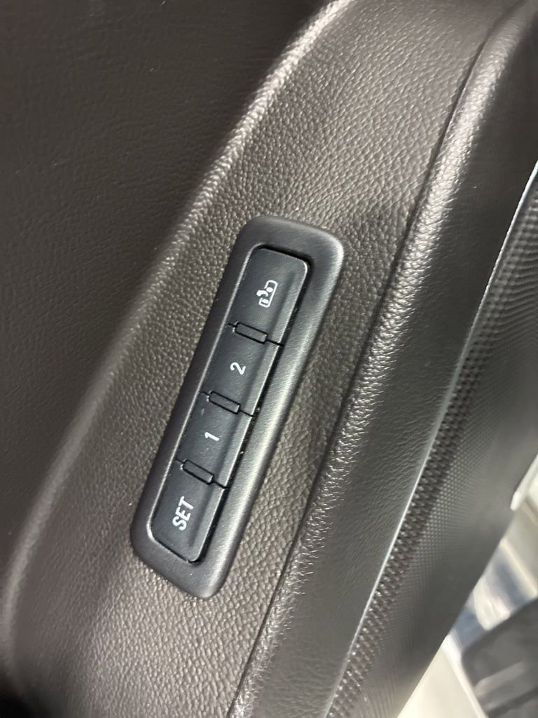 Used 2015 Chevrolet Tahoe LT AWD/4WD image 16