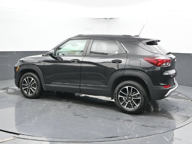 Used 2025 Chevrolet TrailBlazer LT AWD/4WD image 9