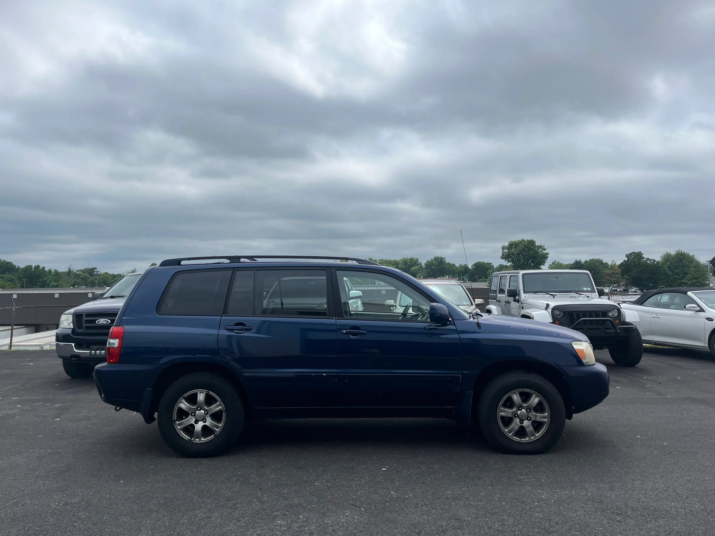 Used 2004 Toyota Highlander 4WD V6 image 2