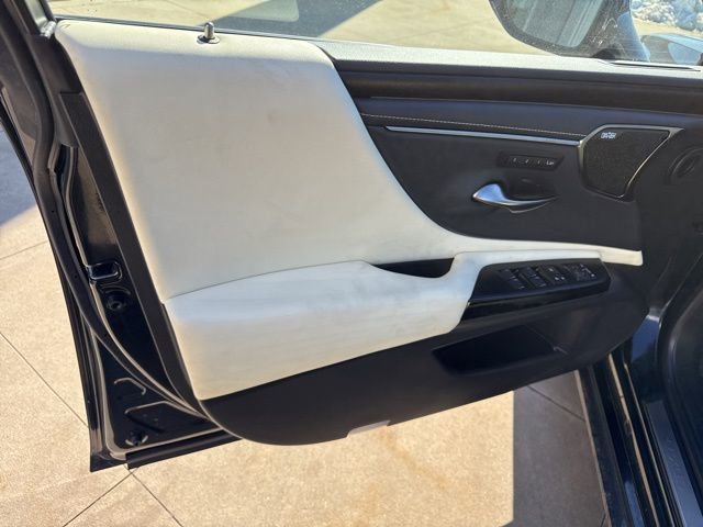 Used 2022 Lexus ES 350 Ultra Luxury w/ Accessory Package 2 image 25