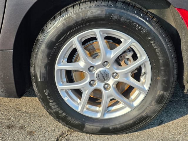 Used 2023 Chrysler Pacifica Touring-L FWD image 8