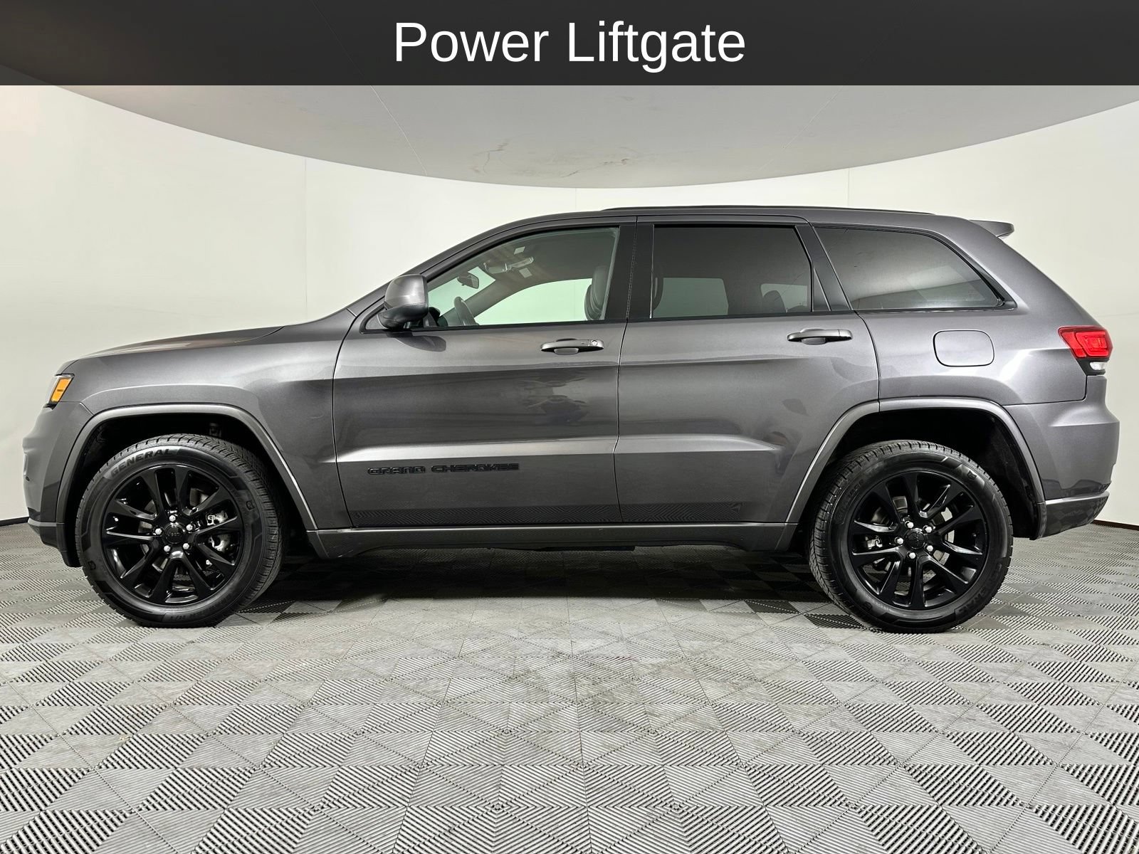Used 2021 Jeep Grand Cherokee Laredo X AWD/4WD image 14