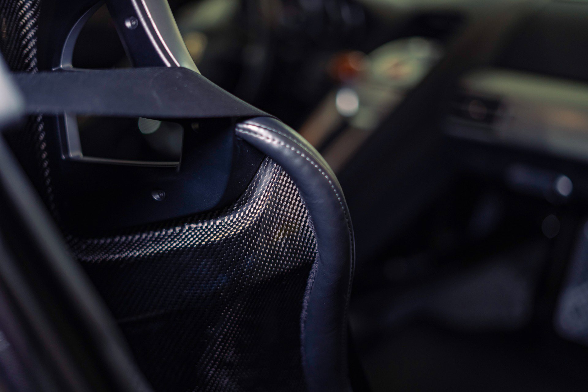 Used 2005 Porsche Carrera GT RWD image 22