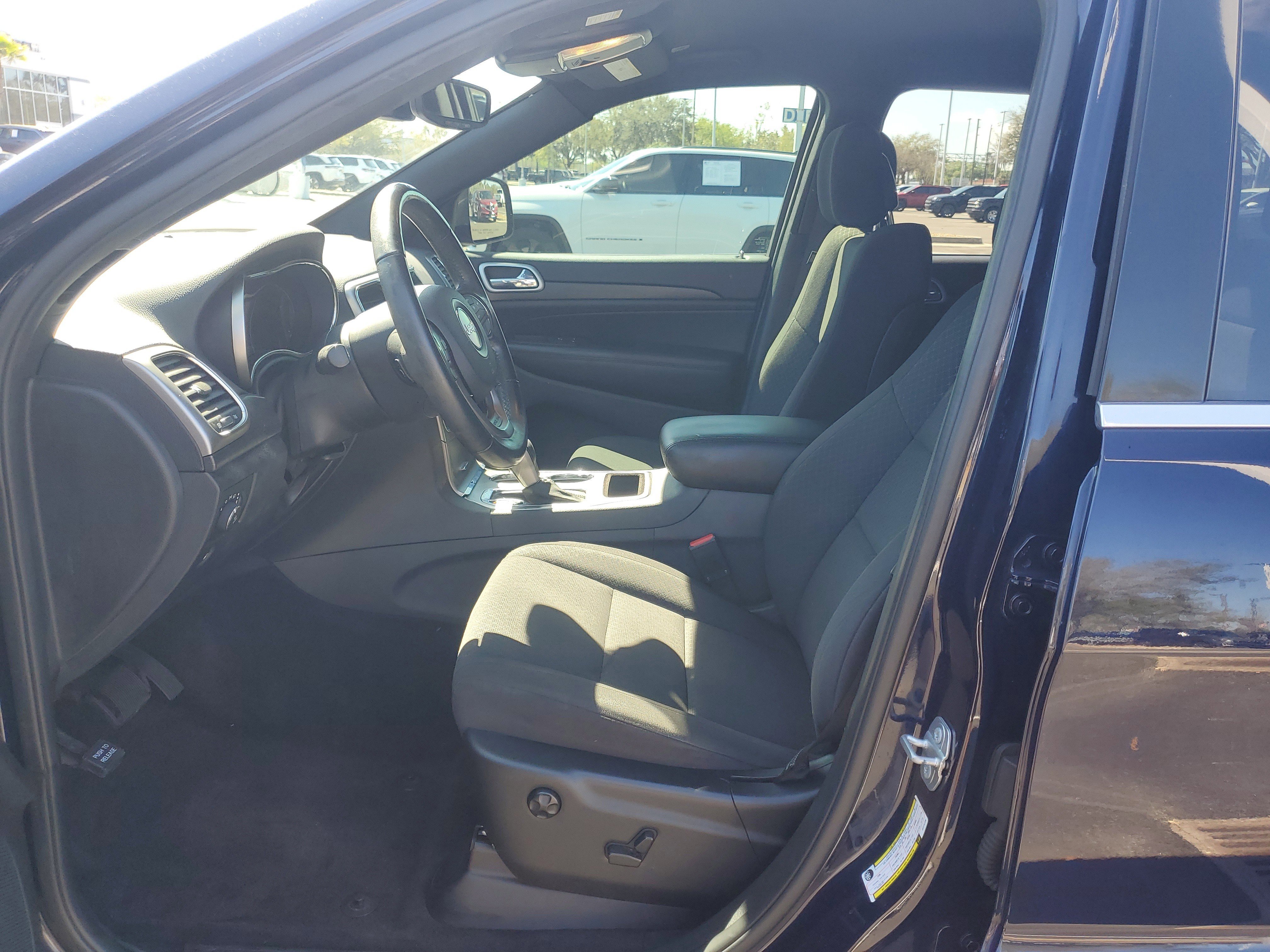 Used 2018 Jeep Grand Cherokee Laredo image 15