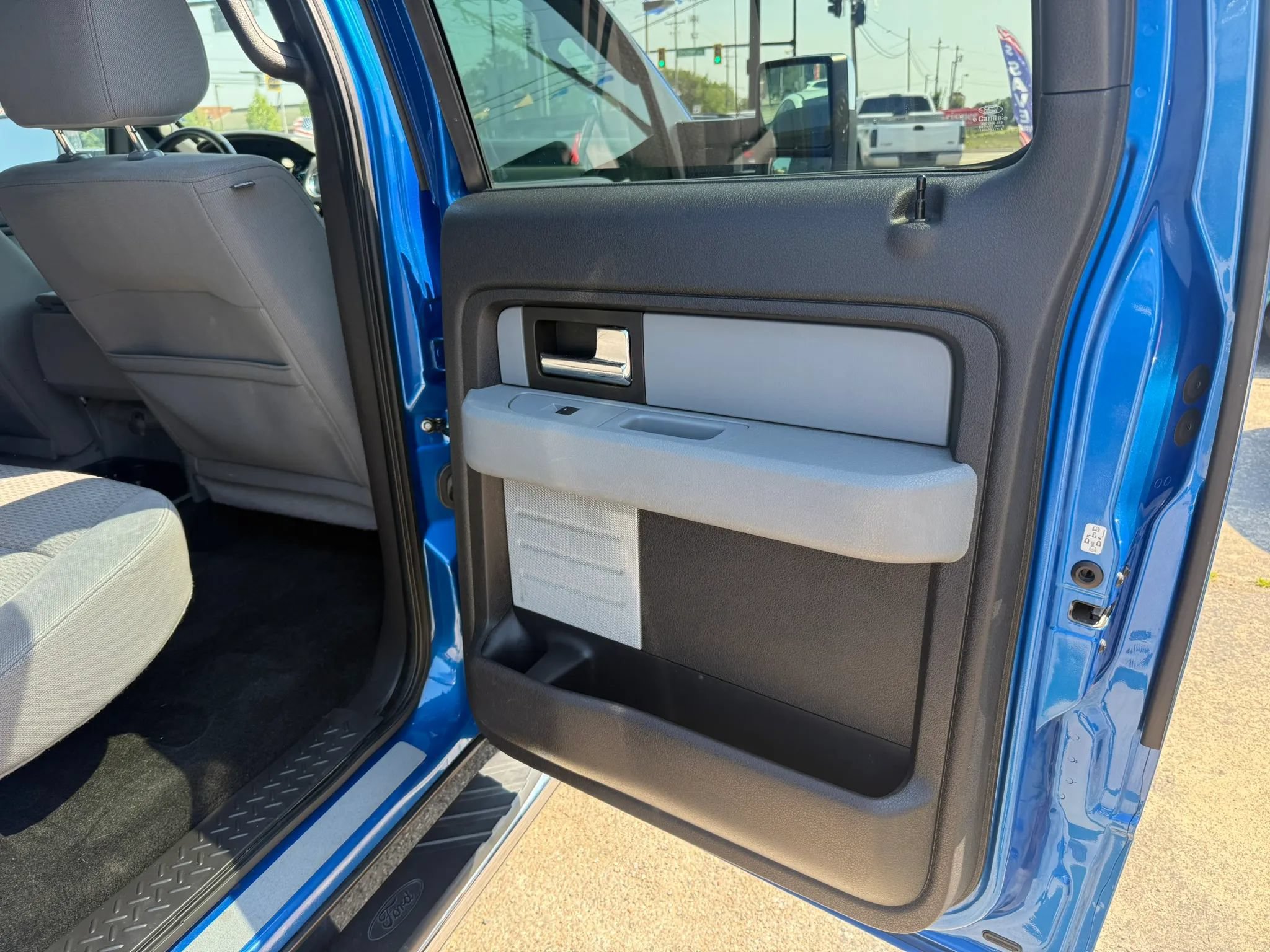 Used 2012 Ford F150 XLT w/ XLT Chrome Pkg AWD/4WD image 19