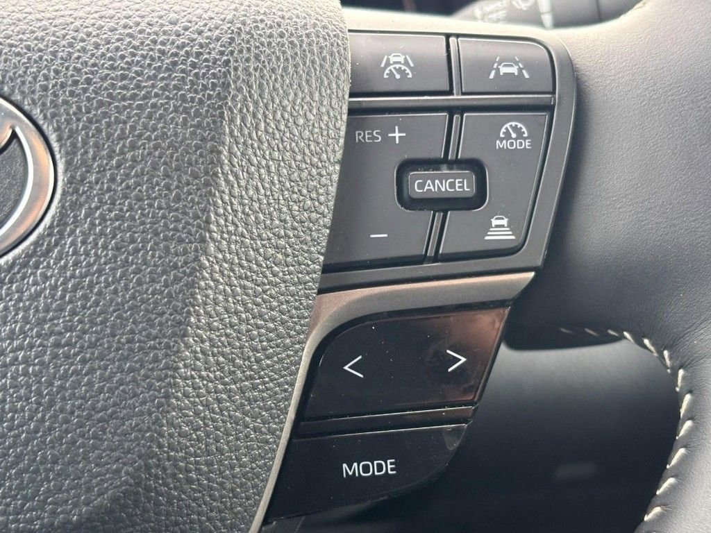 Used 2025 Toyota Camry SE image 28