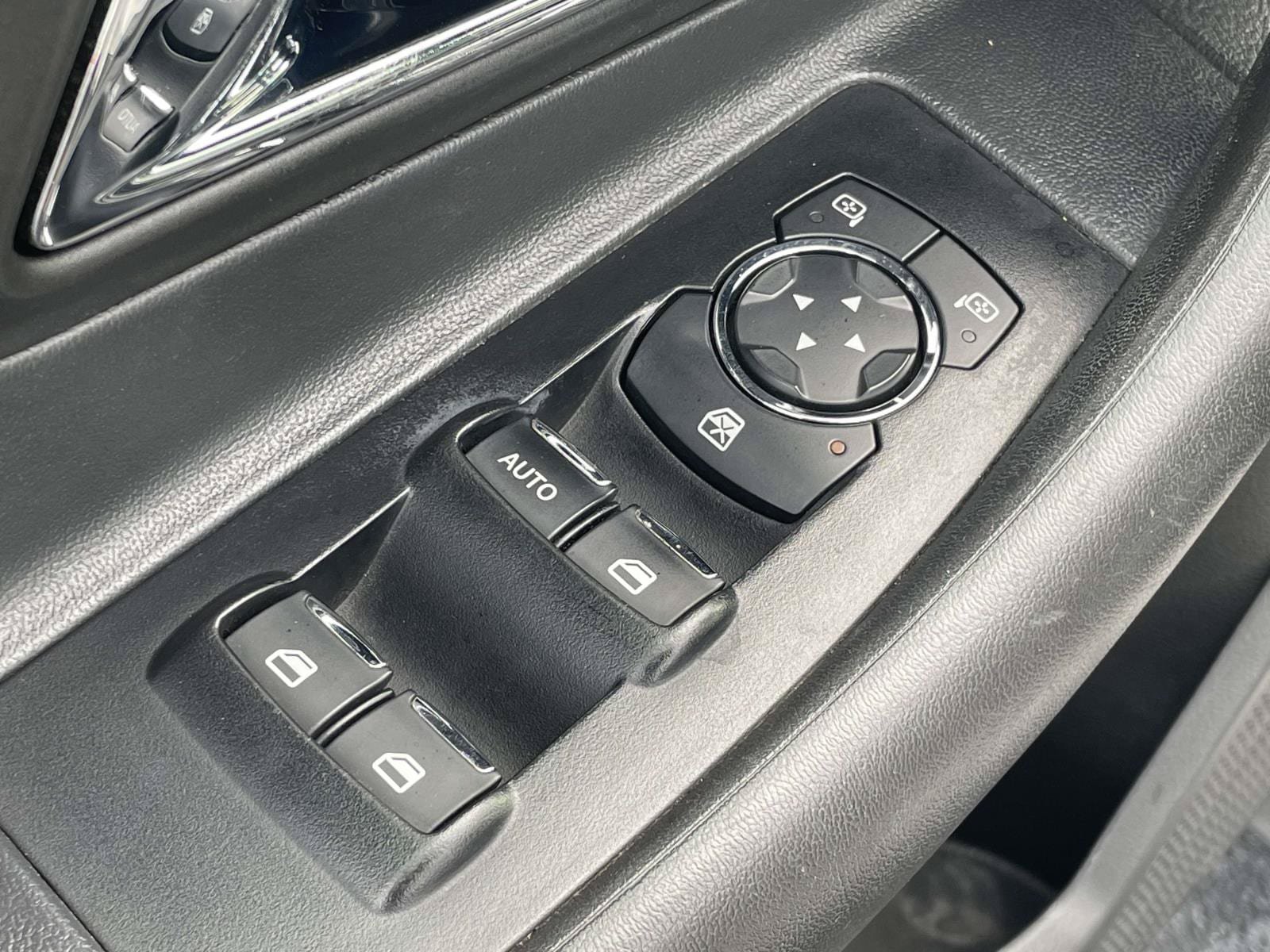 Used 2015 Ford Taurus SEL FWD image 15