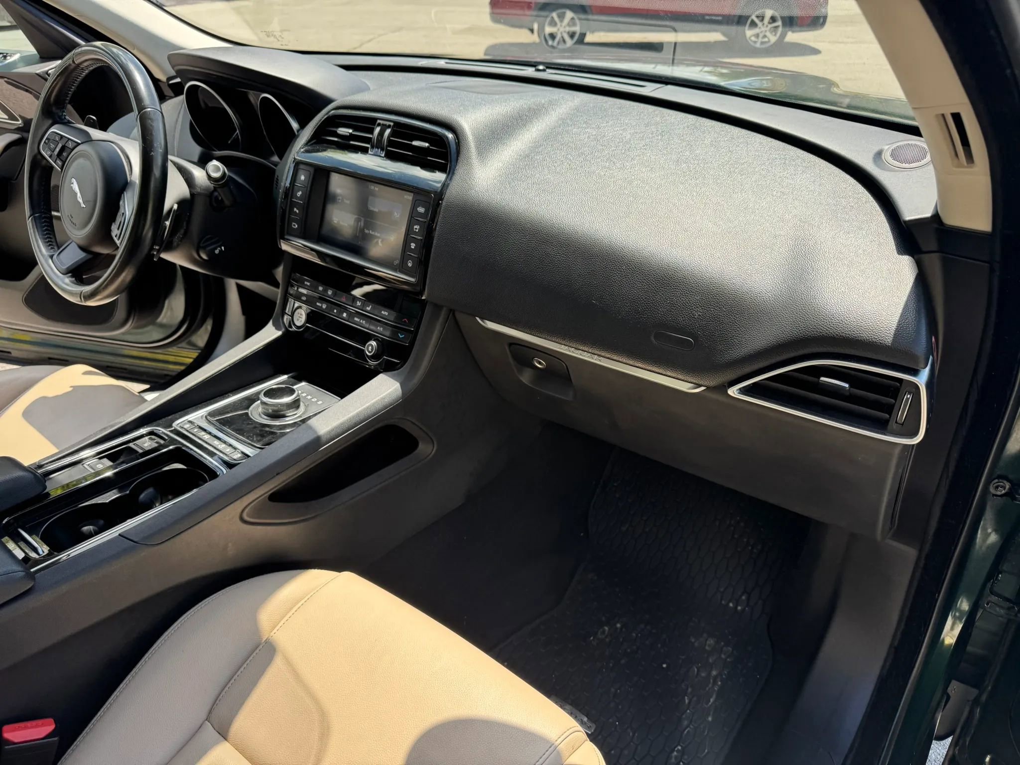 Used 2018 Jaguar F-PACE Premium AWD/4WD image 25