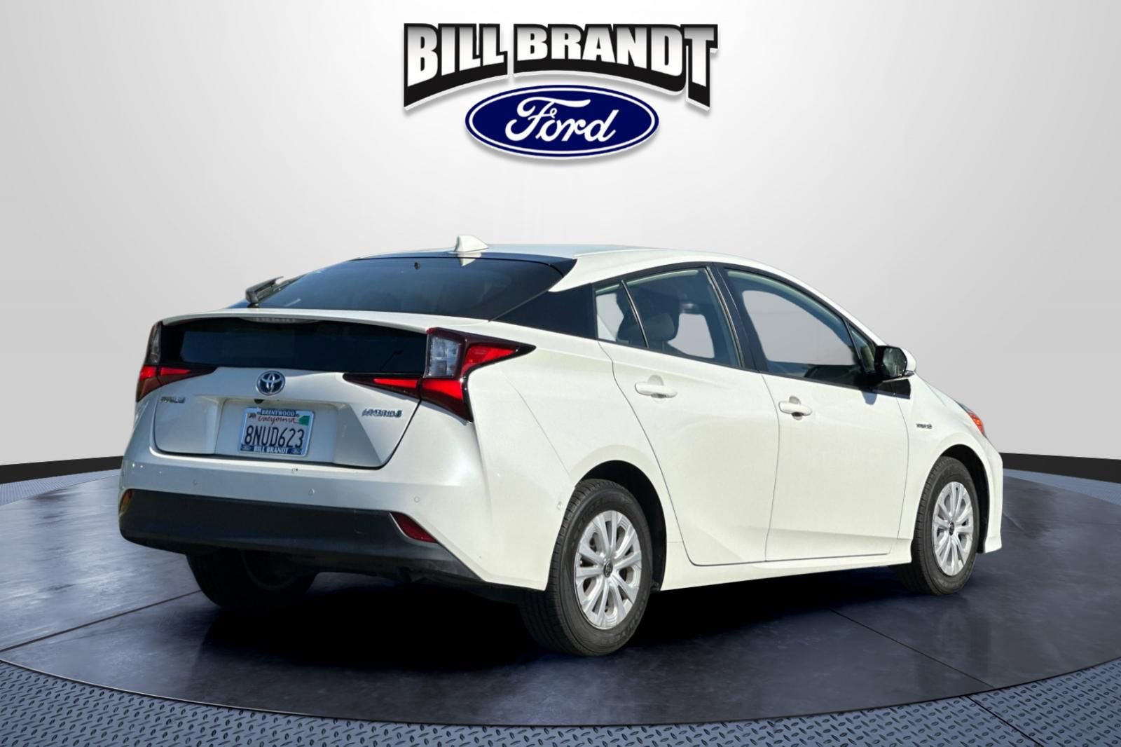 Used 2020 Toyota Prius LE FWD image 3