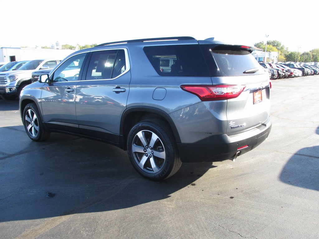 Used 2021 Chevrolet Traverse LT w/ LT Premium Package image 7