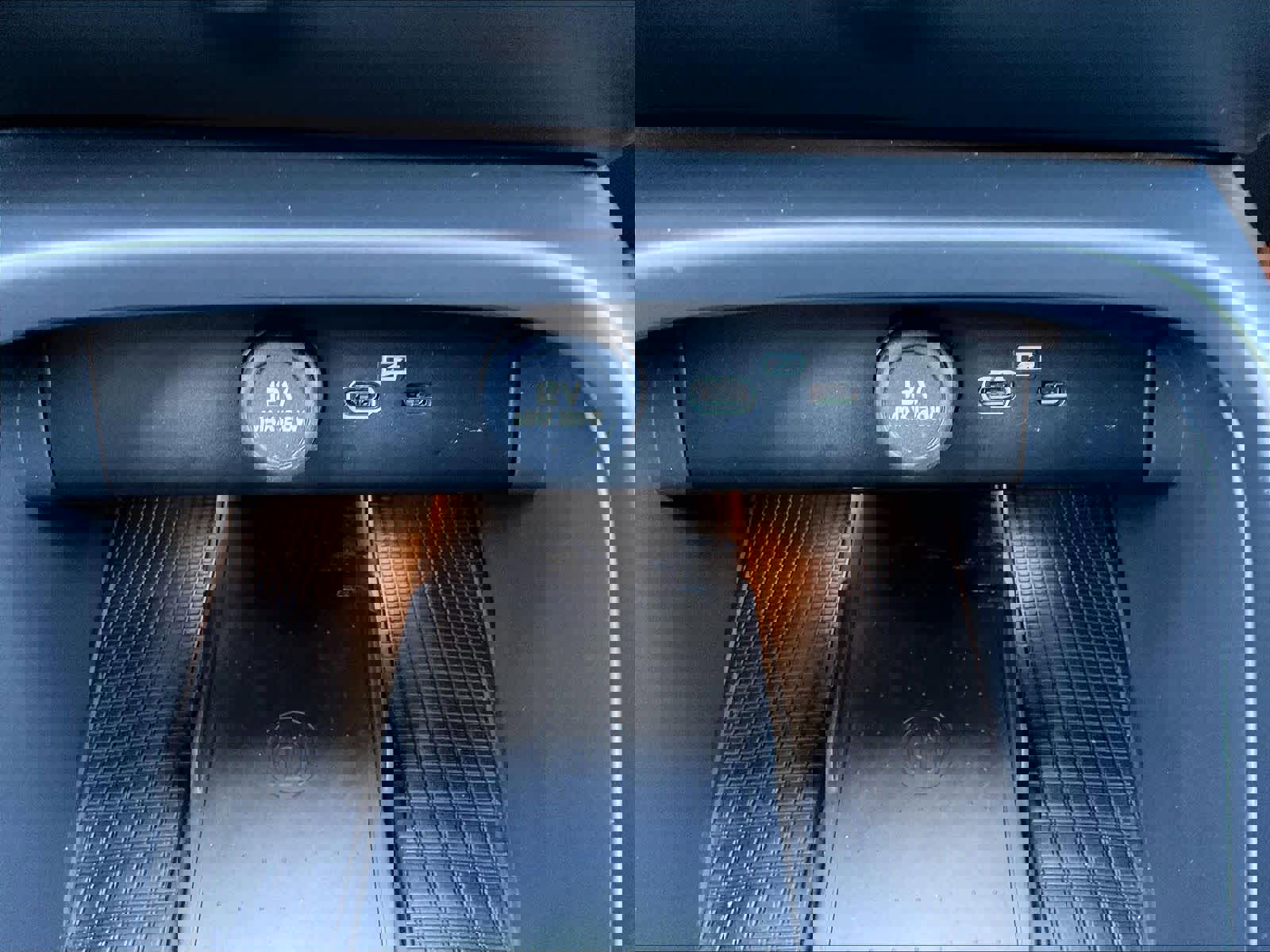 Used 2023 Volvo XC40 Recharge Ultimate image 37