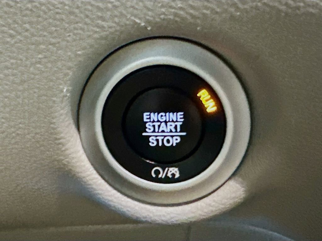 Used 2023 Chrysler Pacifica Touring-L FWD image 25