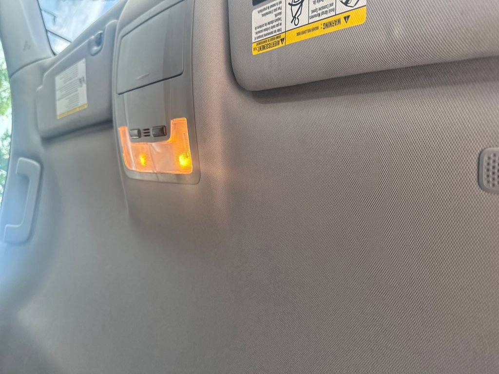 Used 2019 Toyota Highlander LE FWD image 19