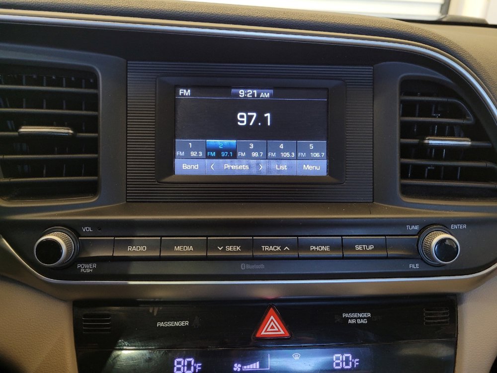 Used 2020 Hyundai Elantra SE image 25