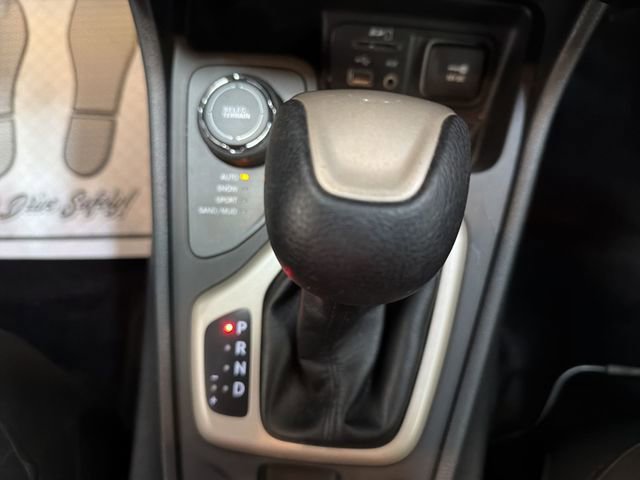Used 2016 Jeep Cherokee 75th Anniversary AWD/4WD image 19