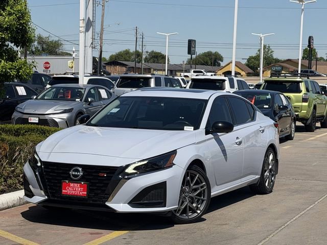 Used 2023 Nissan Altima 2.0 SR image 2