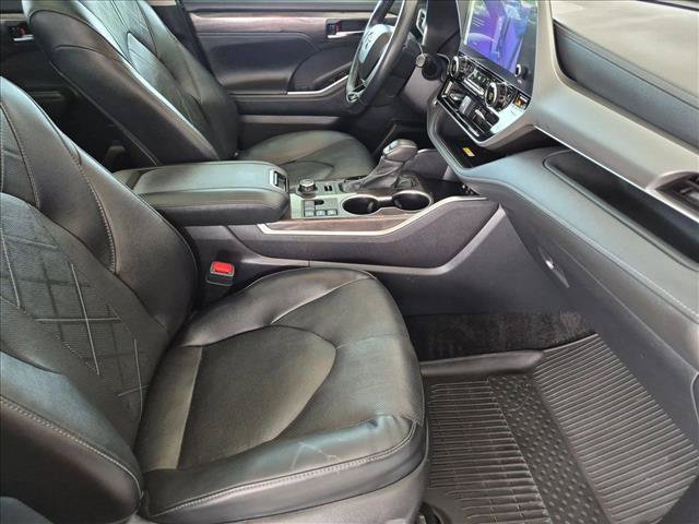 Used 2024 Toyota Highlander Platinum AWD/4WD image 24