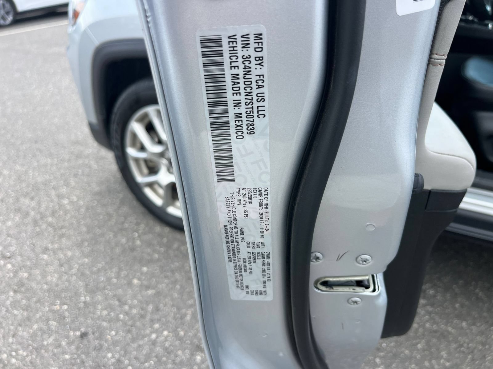 Used 2025 Jeep Compass Limited AWD/4WD image 29