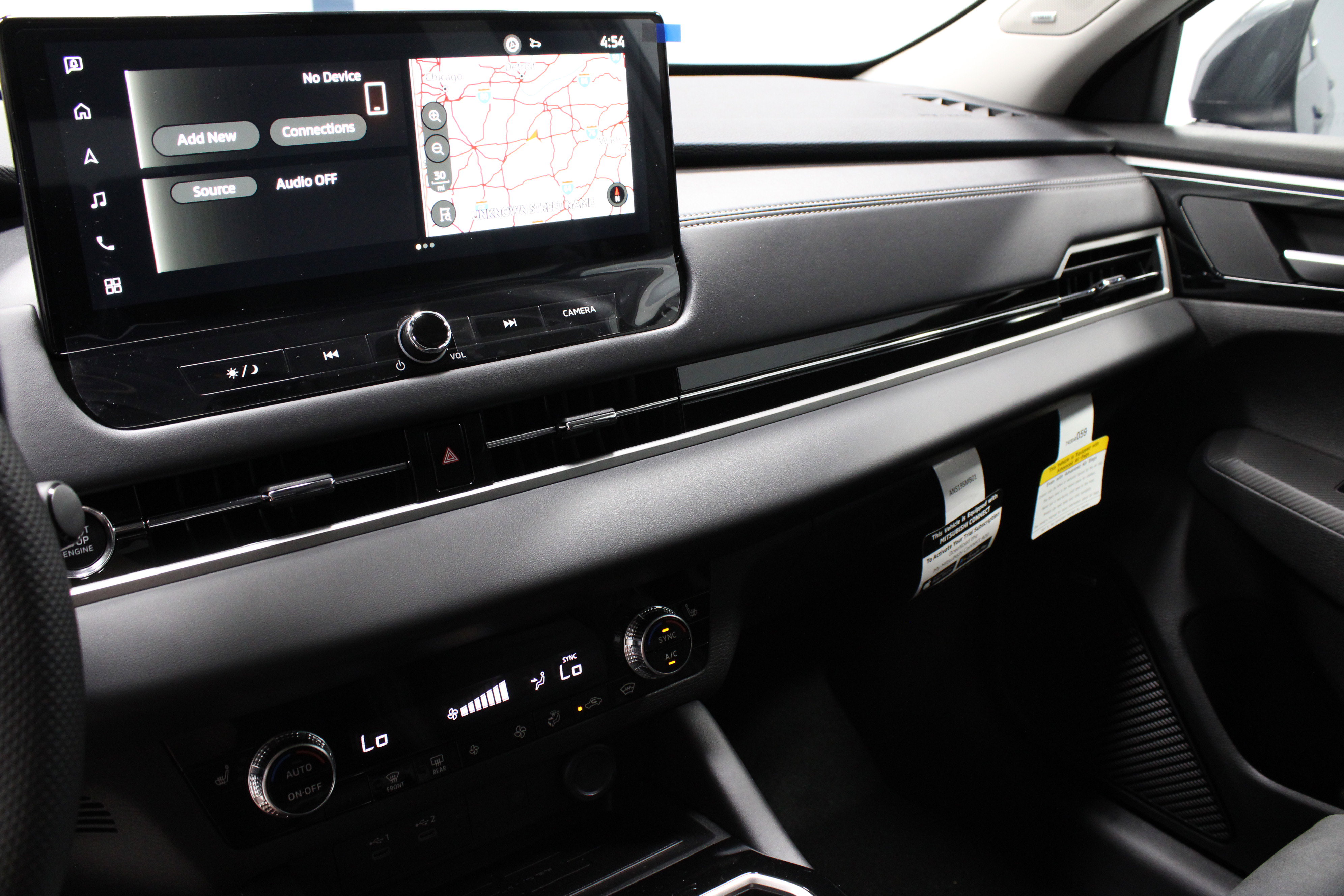 New 2025 Mitsubishi Outlander SE image 23