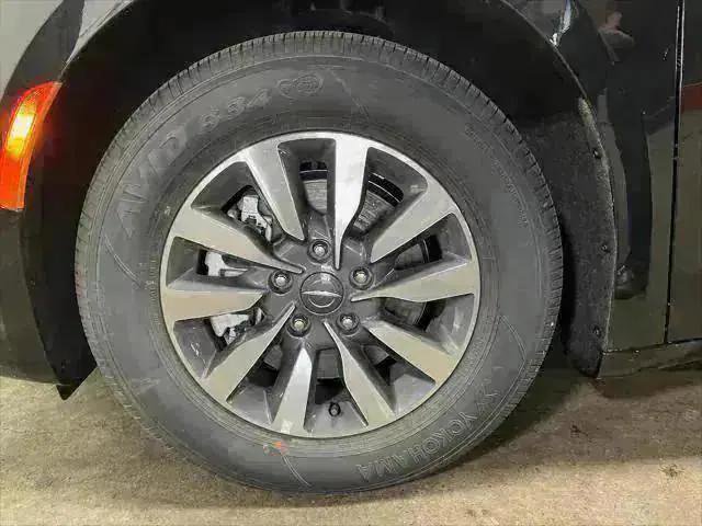 New 2023 Chrysler Pacifica Touring-L w/ S Appearance Package image 28