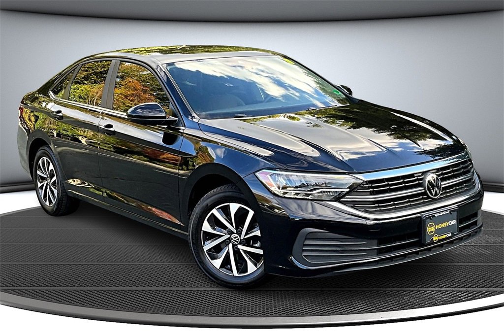 Used 2023 Volkswagen Jetta S image 1