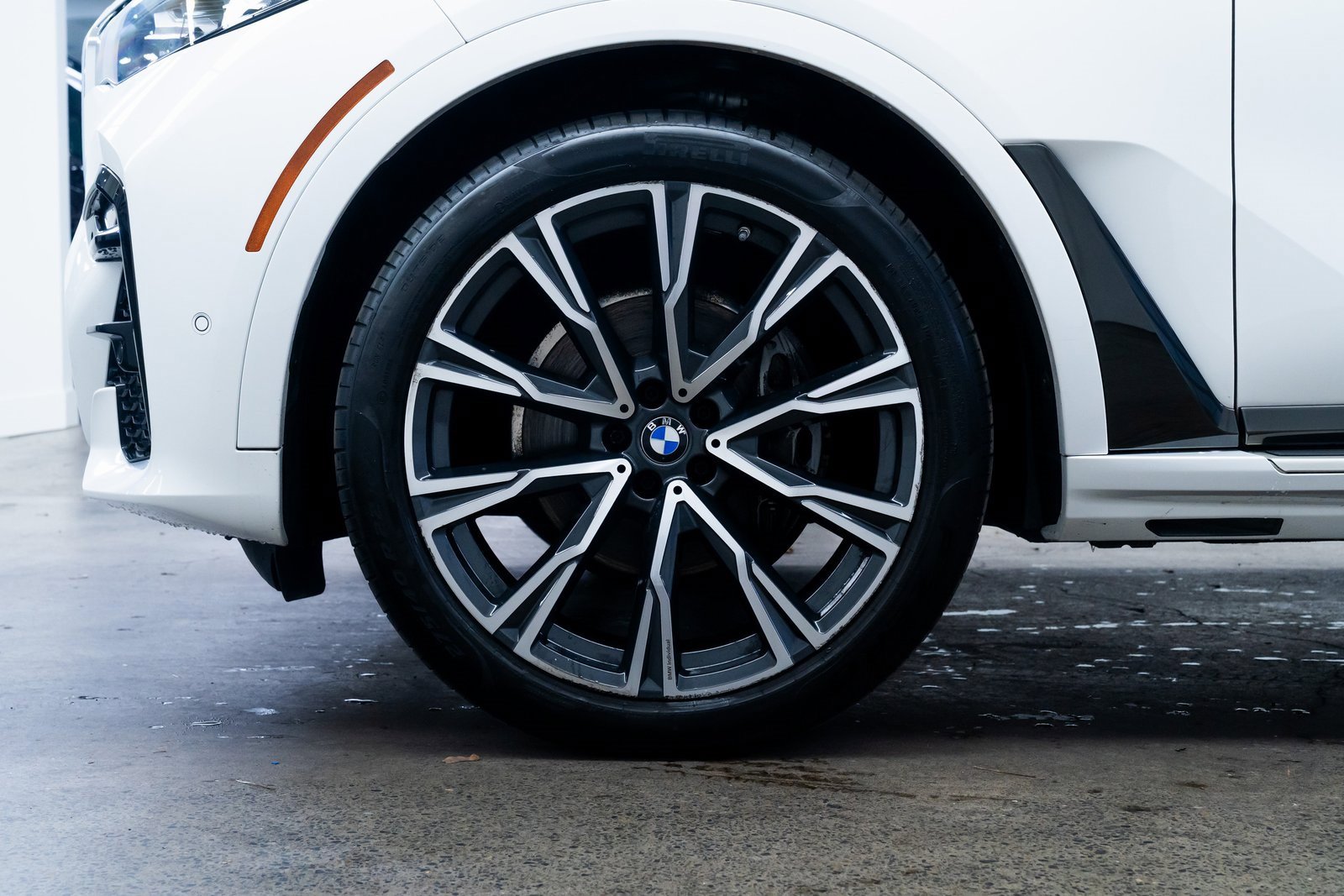 Used 2021 BMW X7 xDrive40i w/ M Sport Package image 7