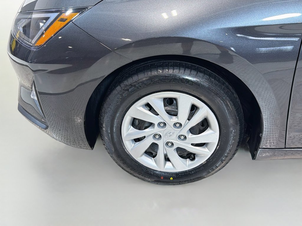Used 2020 Hyundai Elantra SE FWD image 29