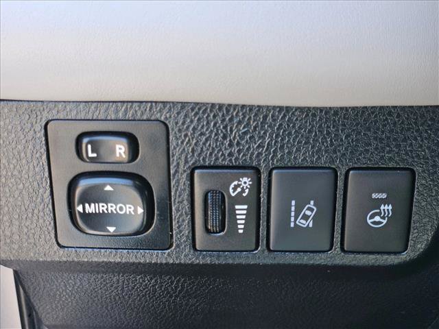 Used 2018 Toyota RAV4 Platinum FWD image 12