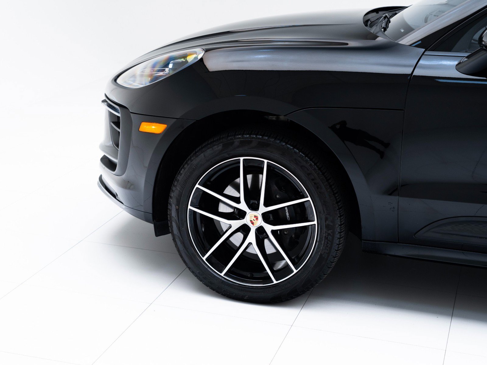 Certified 2025 Porsche Macan AWD/4WD image 11