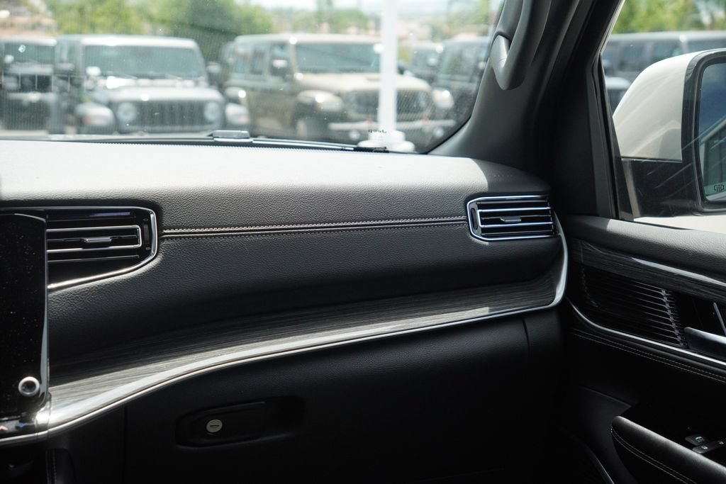 Certified 2022 Jeep Wagoneer Series II RWD image 38