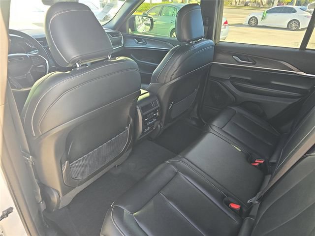 Used 2025 Jeep Grand Cherokee Limited w/ Black Appearance Package RWD image 10