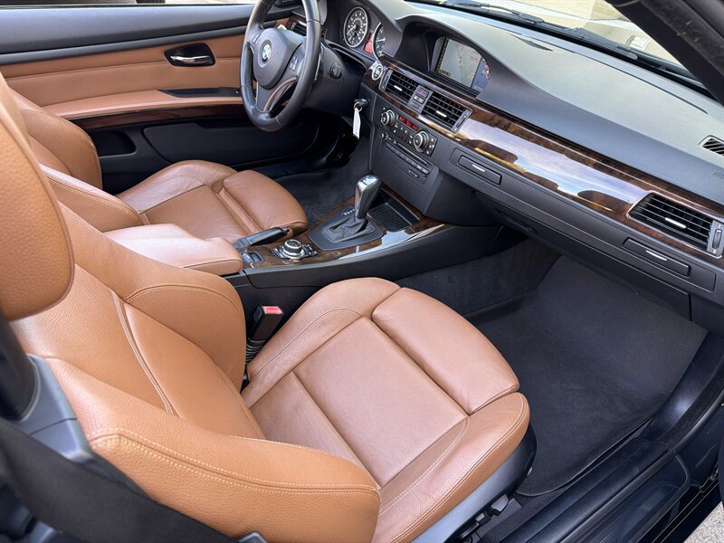 Used 2011 BMW 335i Convertible image 16