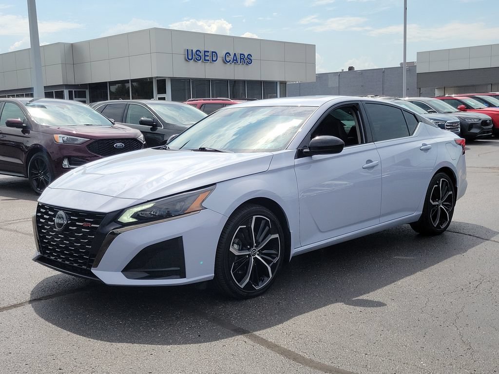 Used 2024 Nissan Altima 2.5 SR w/ SR Premium Package FWD image 8