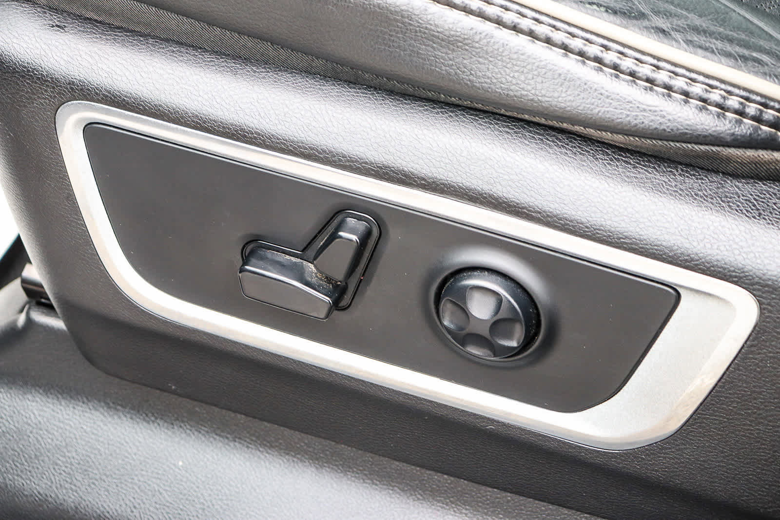 Used 2019 RAM 1500 Laramie RWD image 29