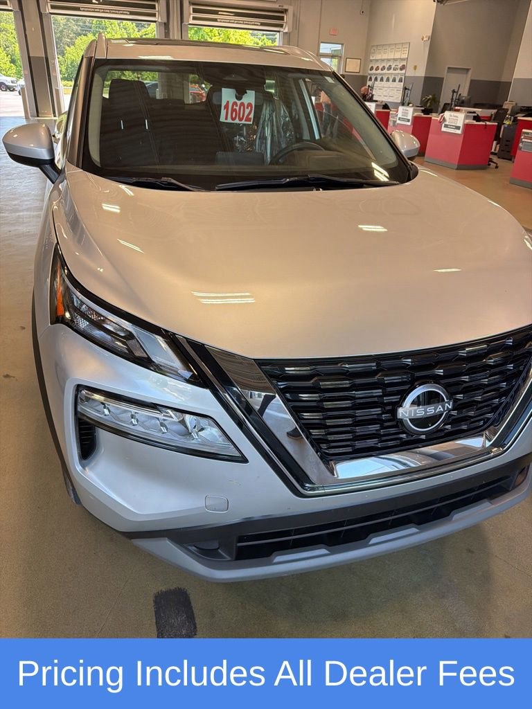 Used 2023 Nissan Rogue SV w/ SV Premium B Package AWD/4WD image 2