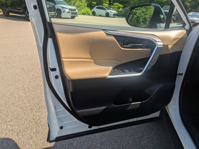 Used 2021 Toyota RAV4 LE AWD/4WD image 19