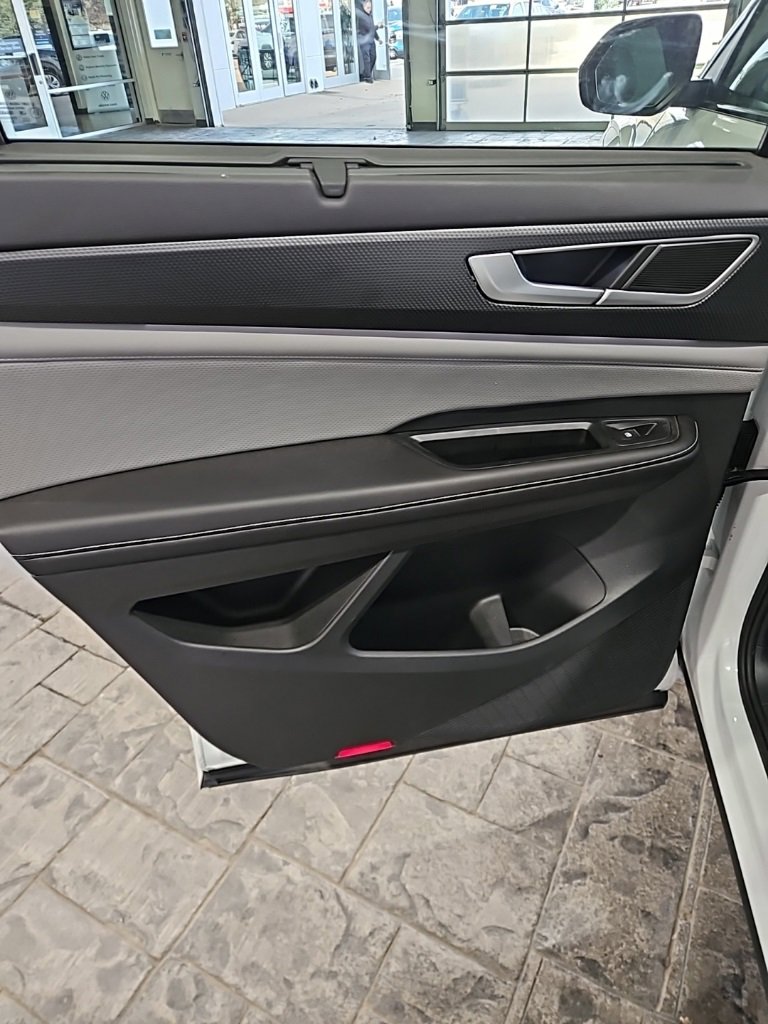 Used 2024 Volkswagen Atlas Cross Sport SEL R-Line image 21