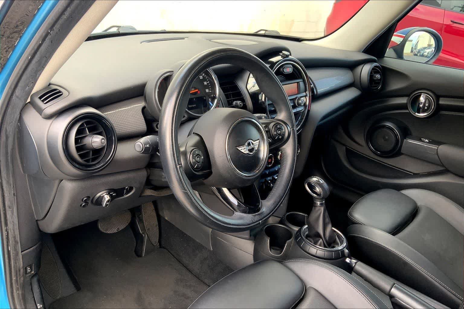 Used 2015 MINI Cooper 4-Door Hardtop FWD image 2
