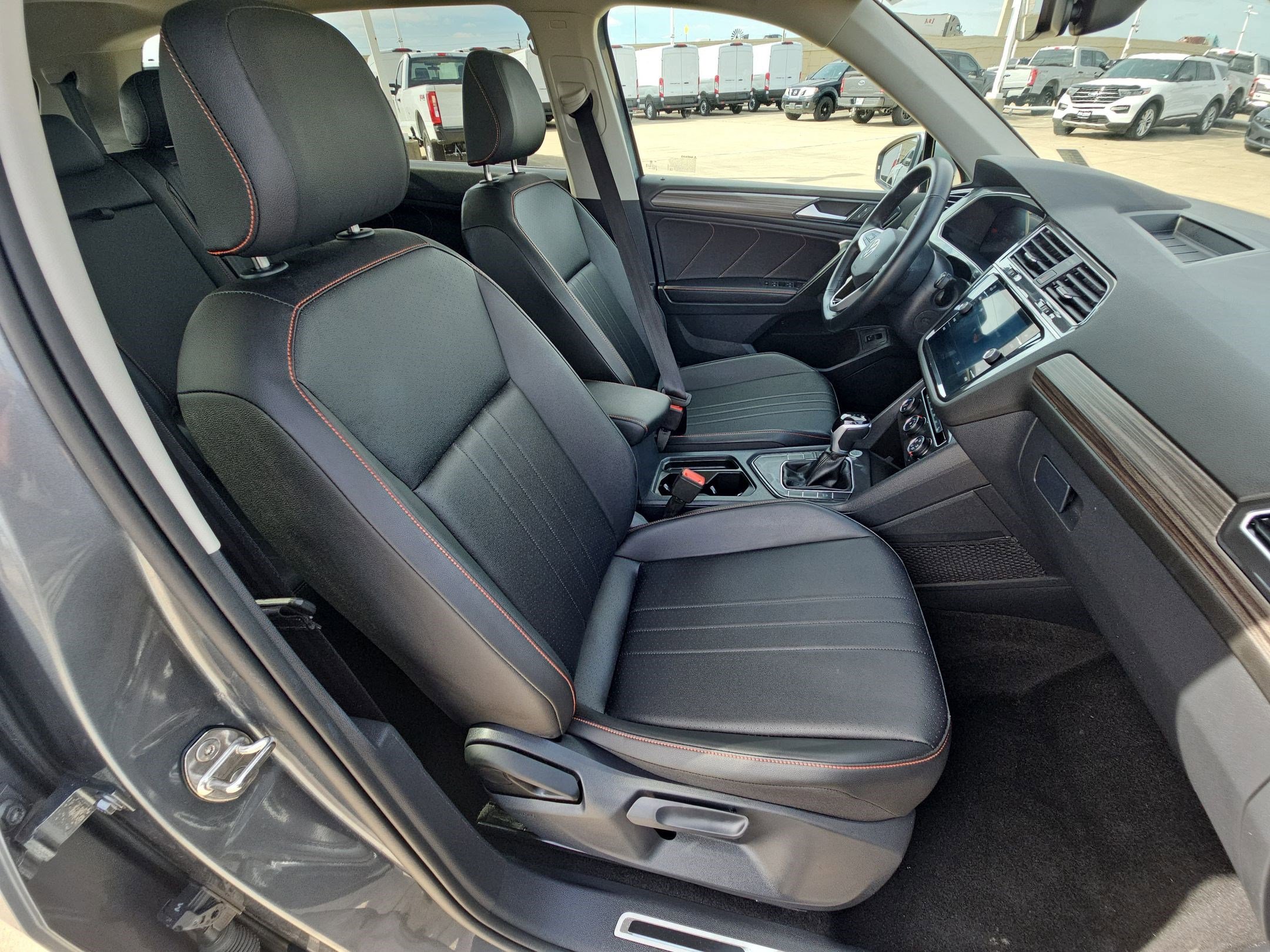 Used 2024 Volkswagen Tiguan Wolfsburg Edition image 30